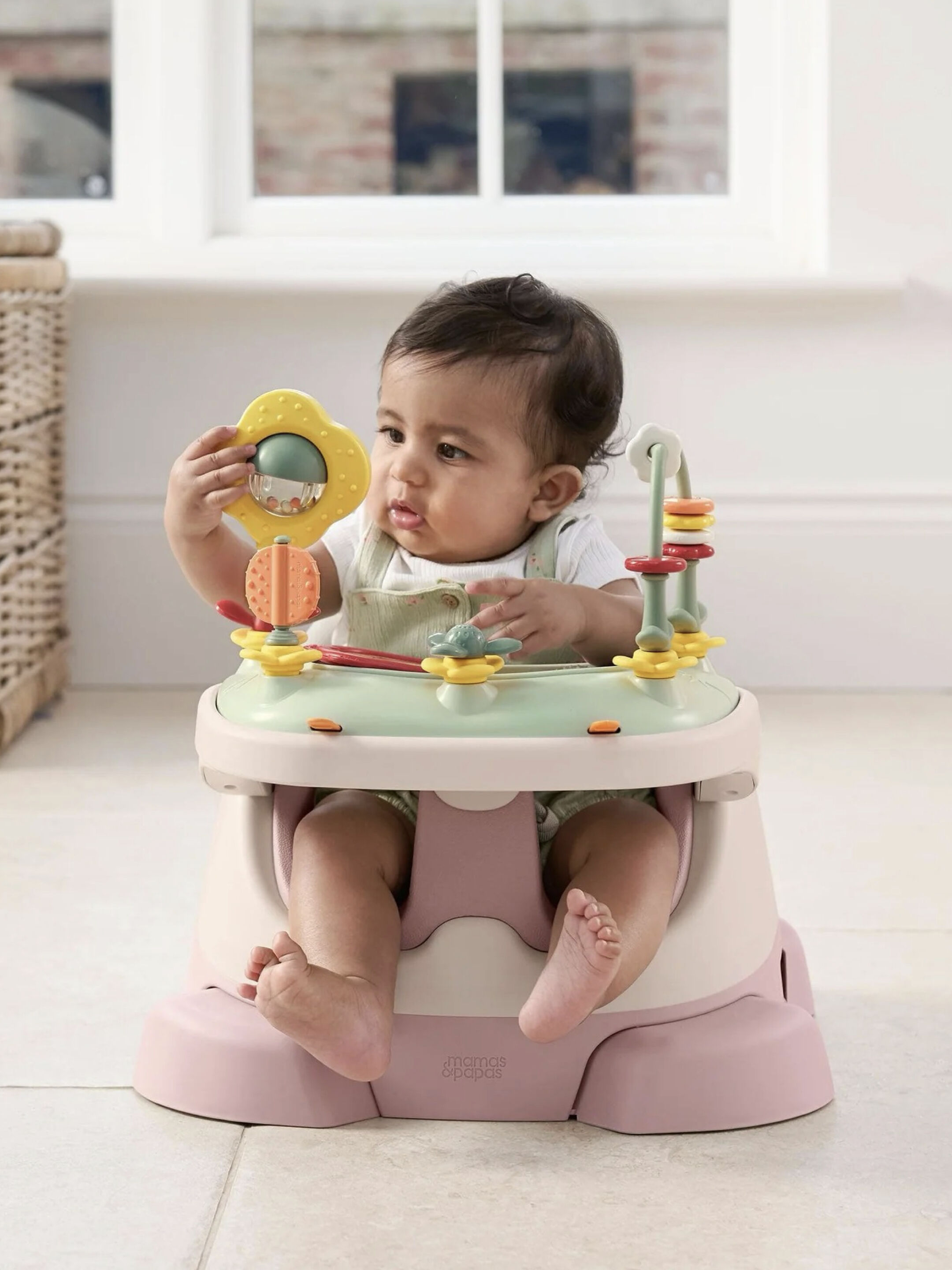 مقعد باغ داعم وأرضي 3 في 1 بصينية ألعاب - بلوسوم