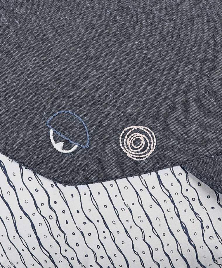 وسادة سيل أواي ويذ مي بتصميم حوت image number 2