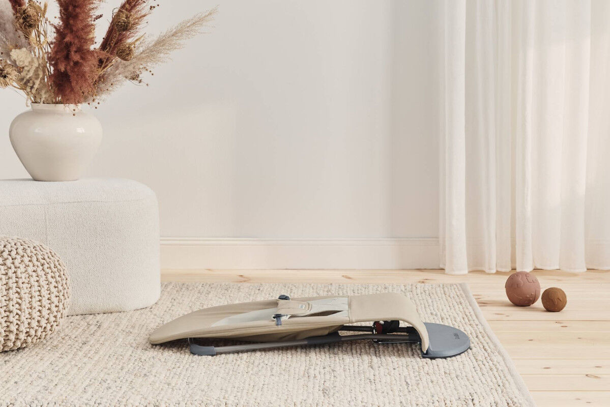 كرسي هزاز بالانس سوفت قطن من بيبي بيورن - كاكي/بيج image number 4