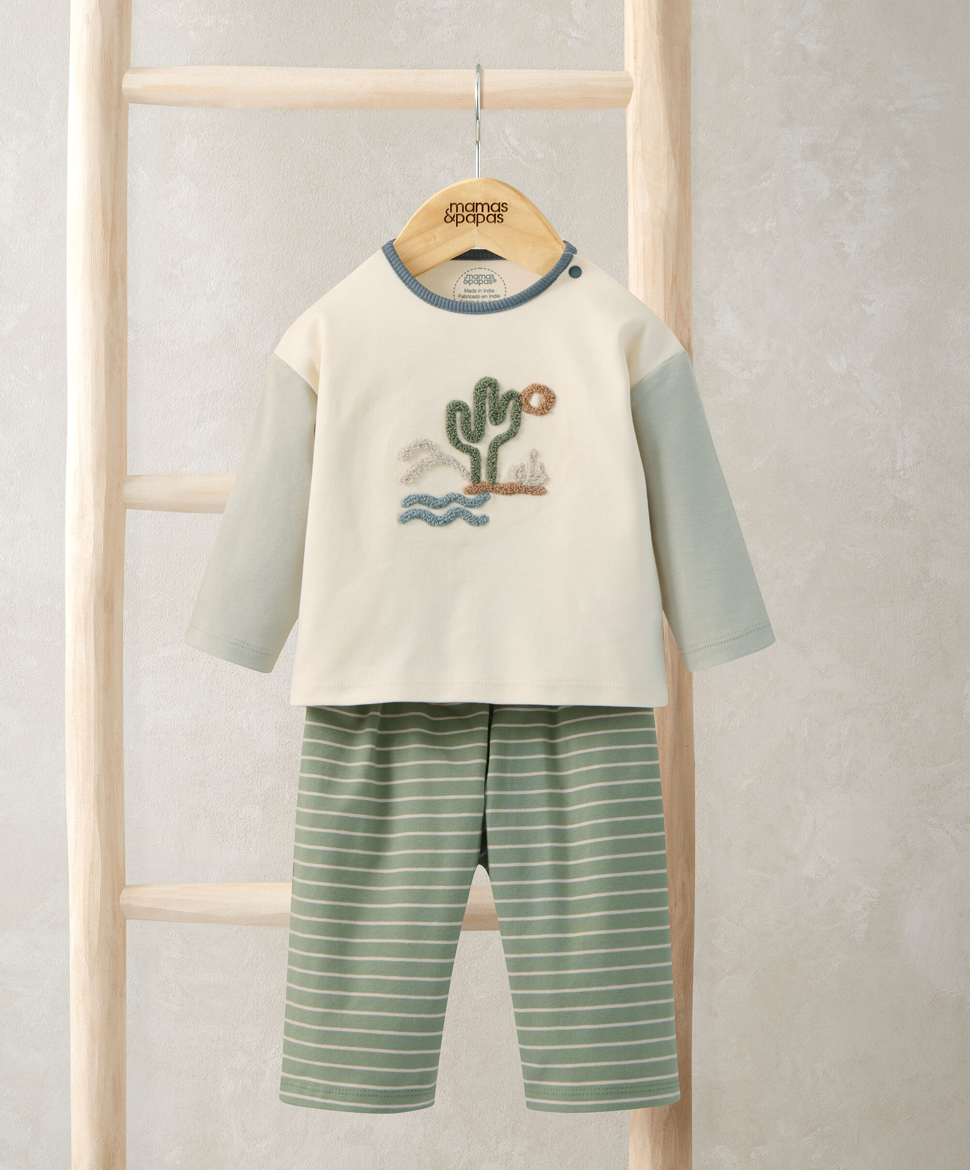 طقم تيشيرت مطرز وبنطال مخطط، قطعتين image number 1