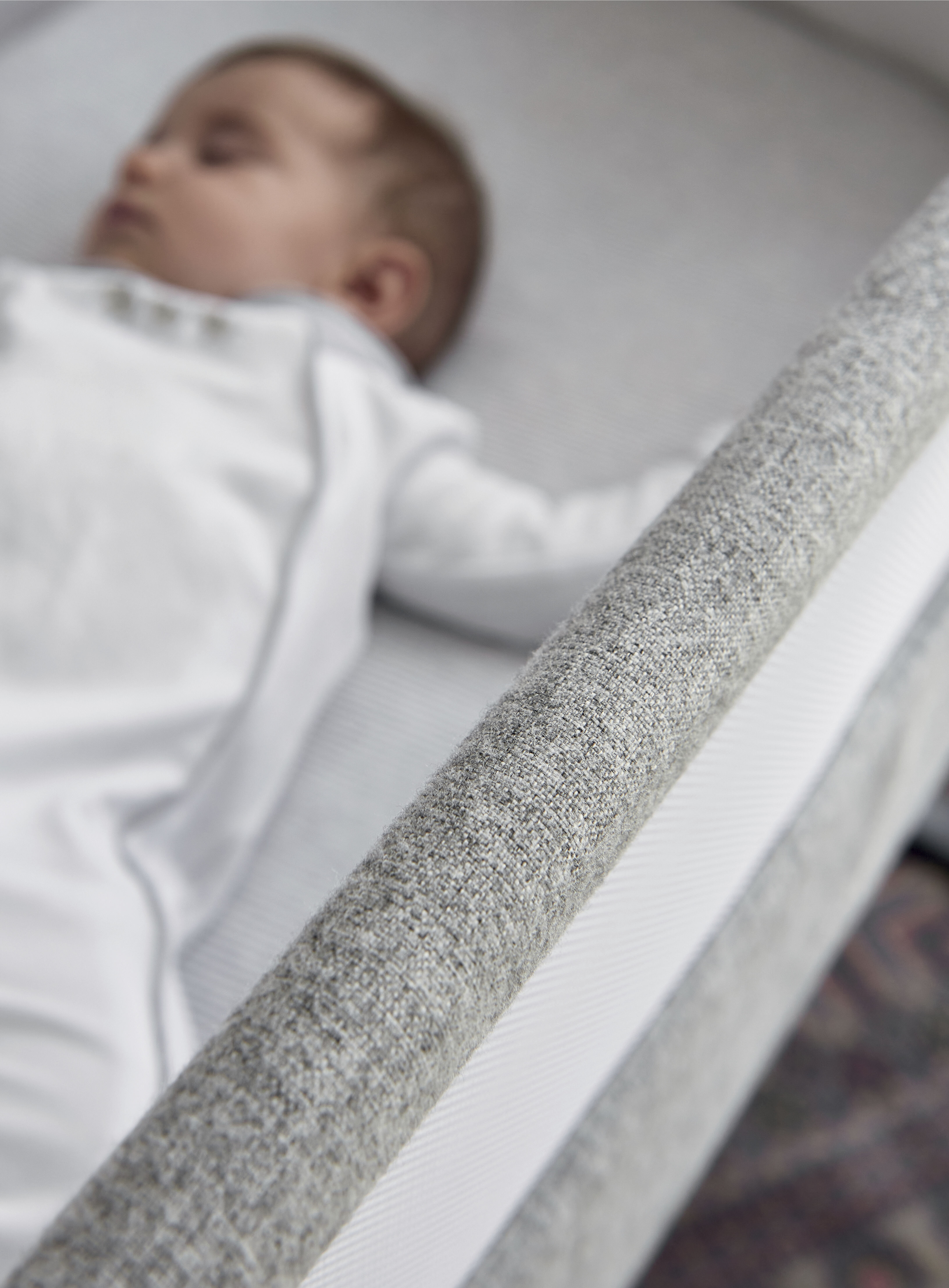 مهد لوا لجانب السرير - رمادي image number 3