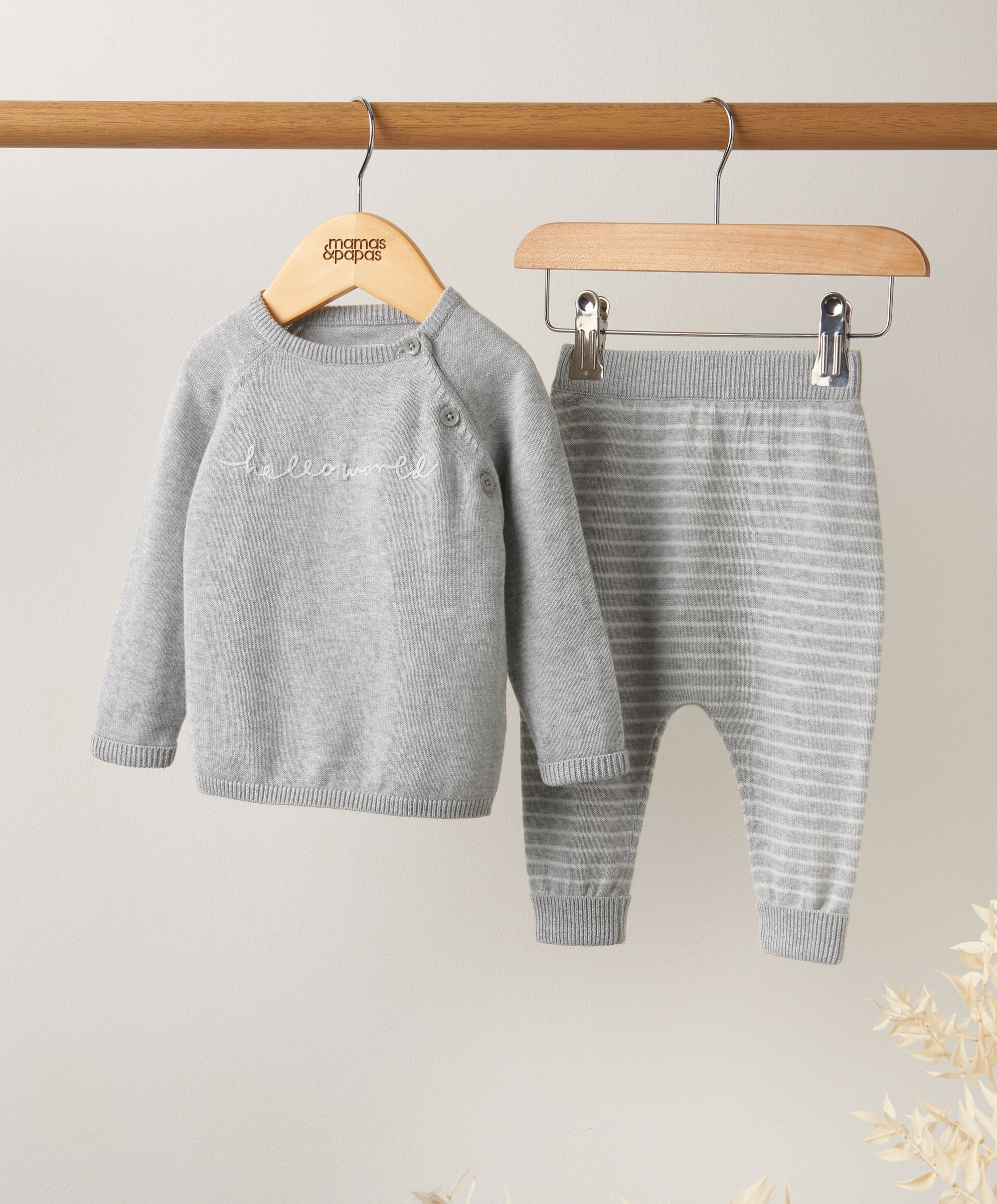 طقم بلوزة بعبارة Hello Worldوبنطال منسوج - قطعتان image number 4