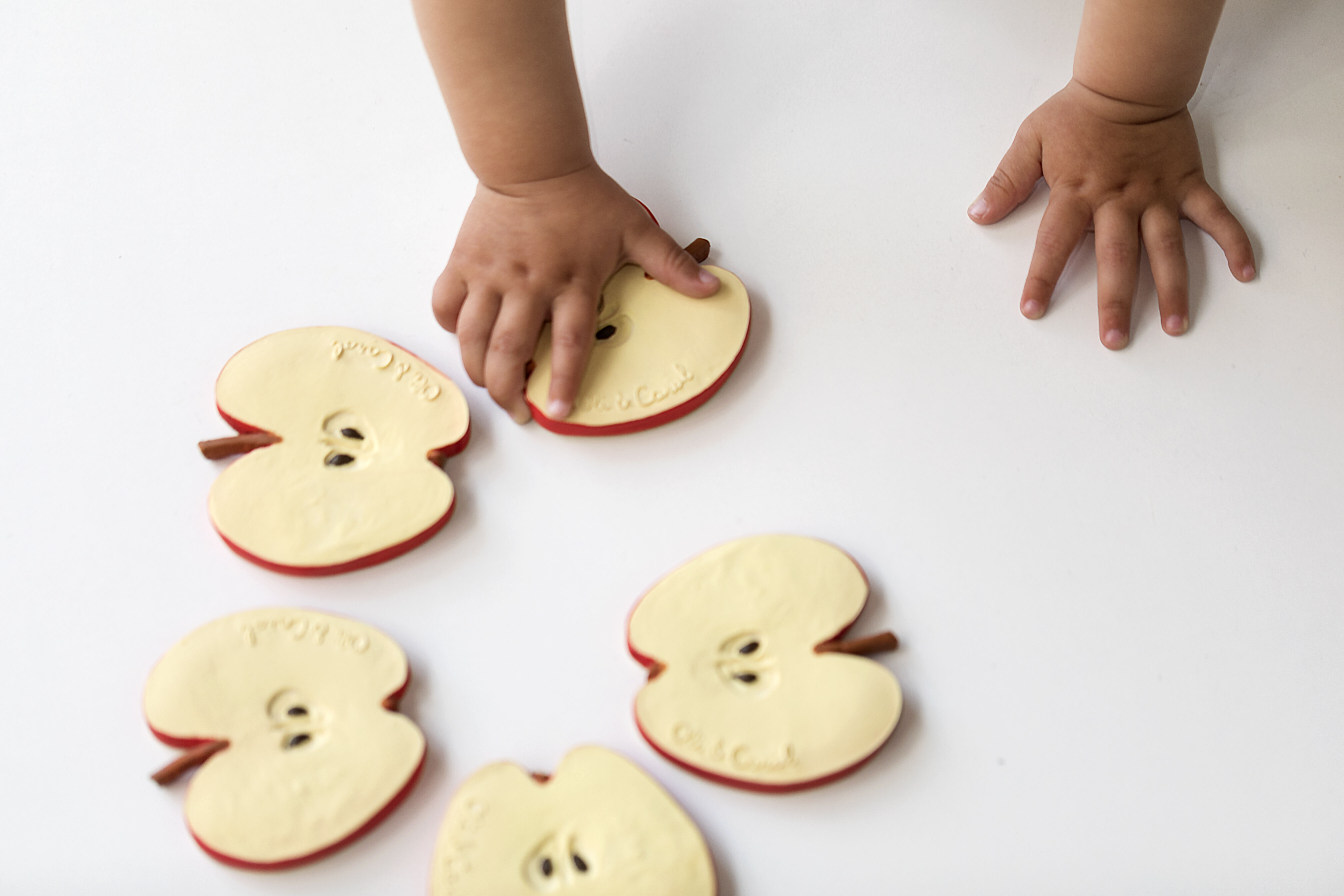 لعبة بتصميم التفاحة بيبيتا من أولي اند كارول image number 4