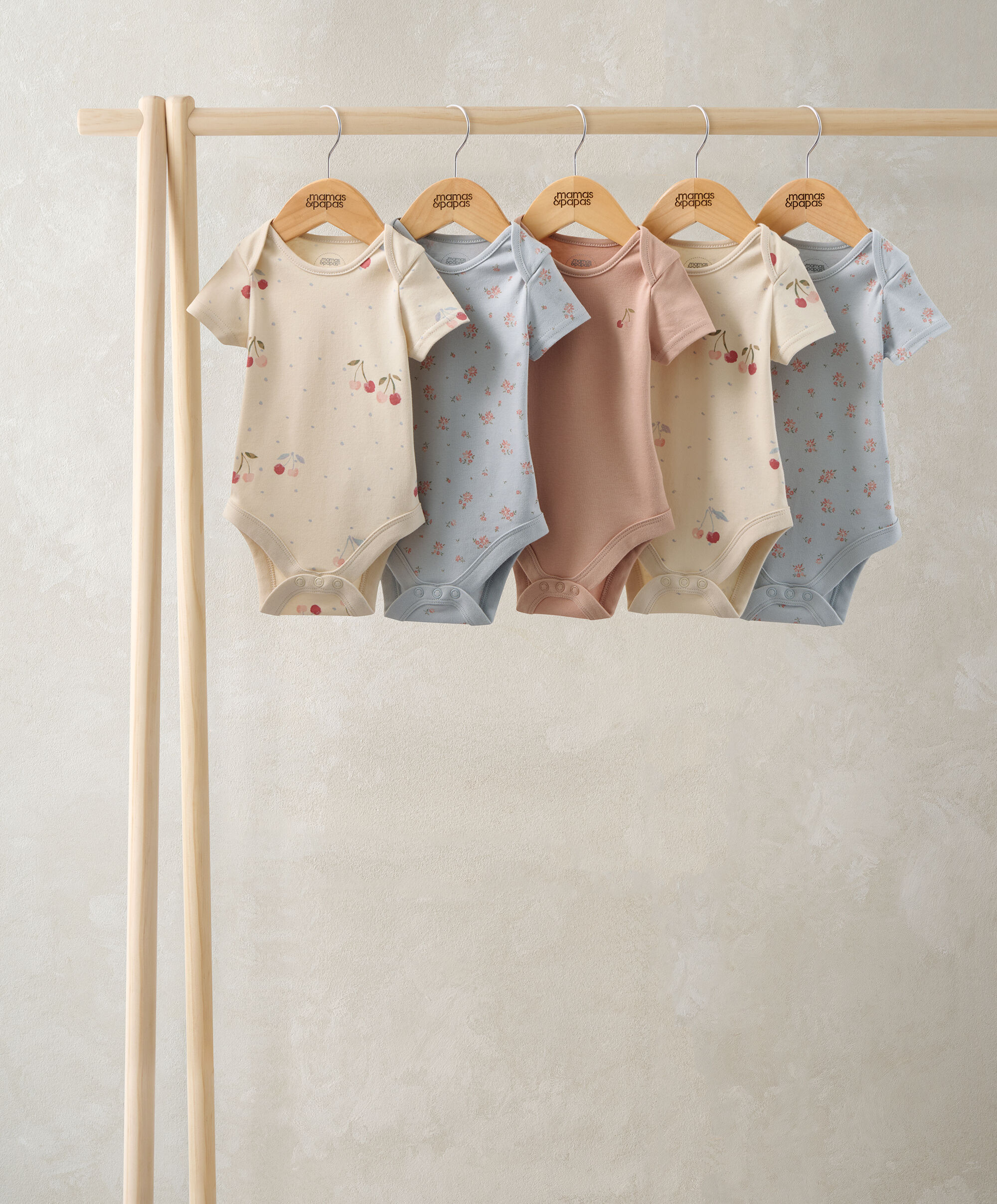 طقم بودي سوت بأكمام قصيرة وبنقشة كرز ( 5 قطع) image number 1