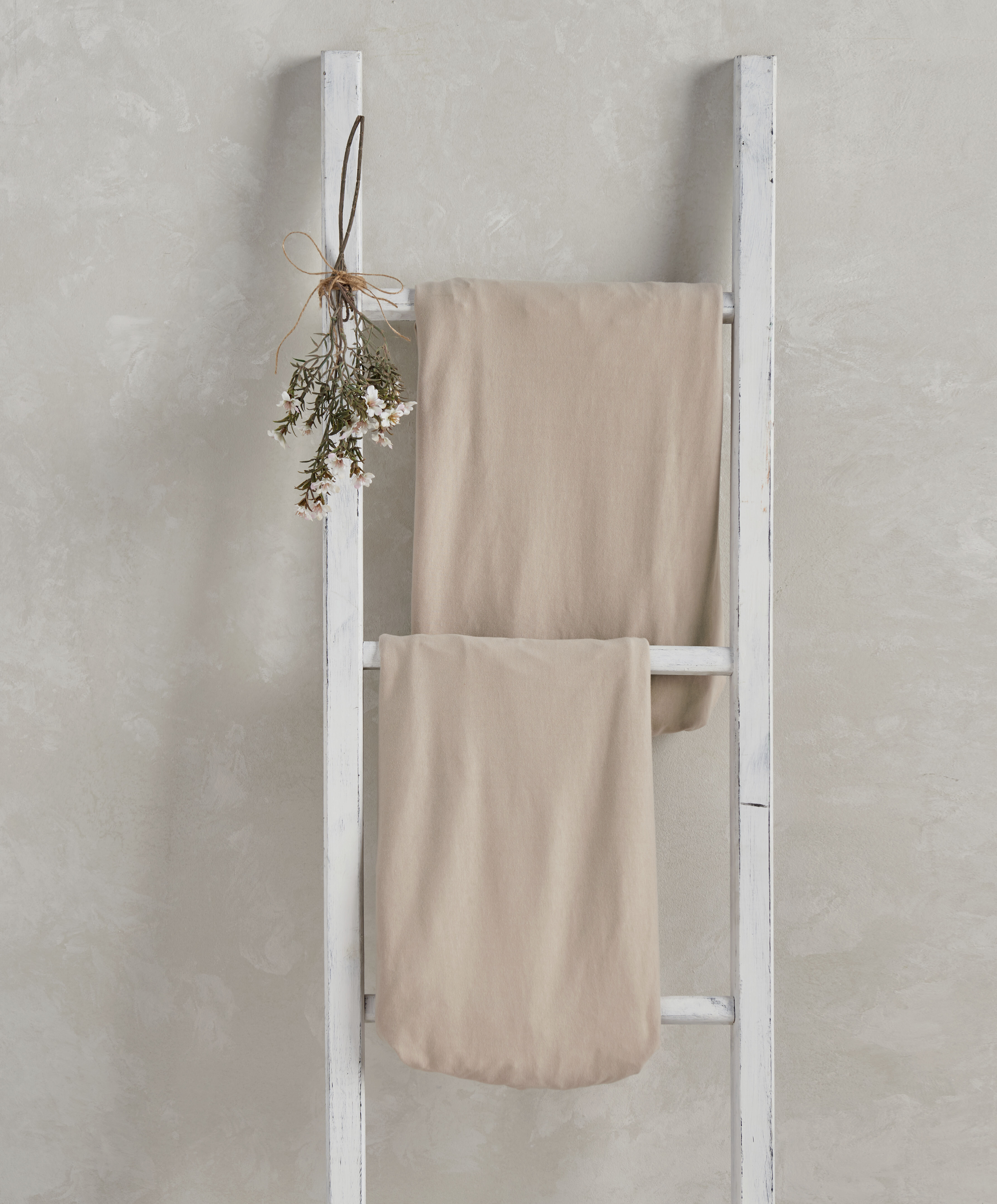 طقم شرشف بحواف مطاطية ويلكم تو ذا وورلد داكلينج بلون موكا - قطعتان image number 1