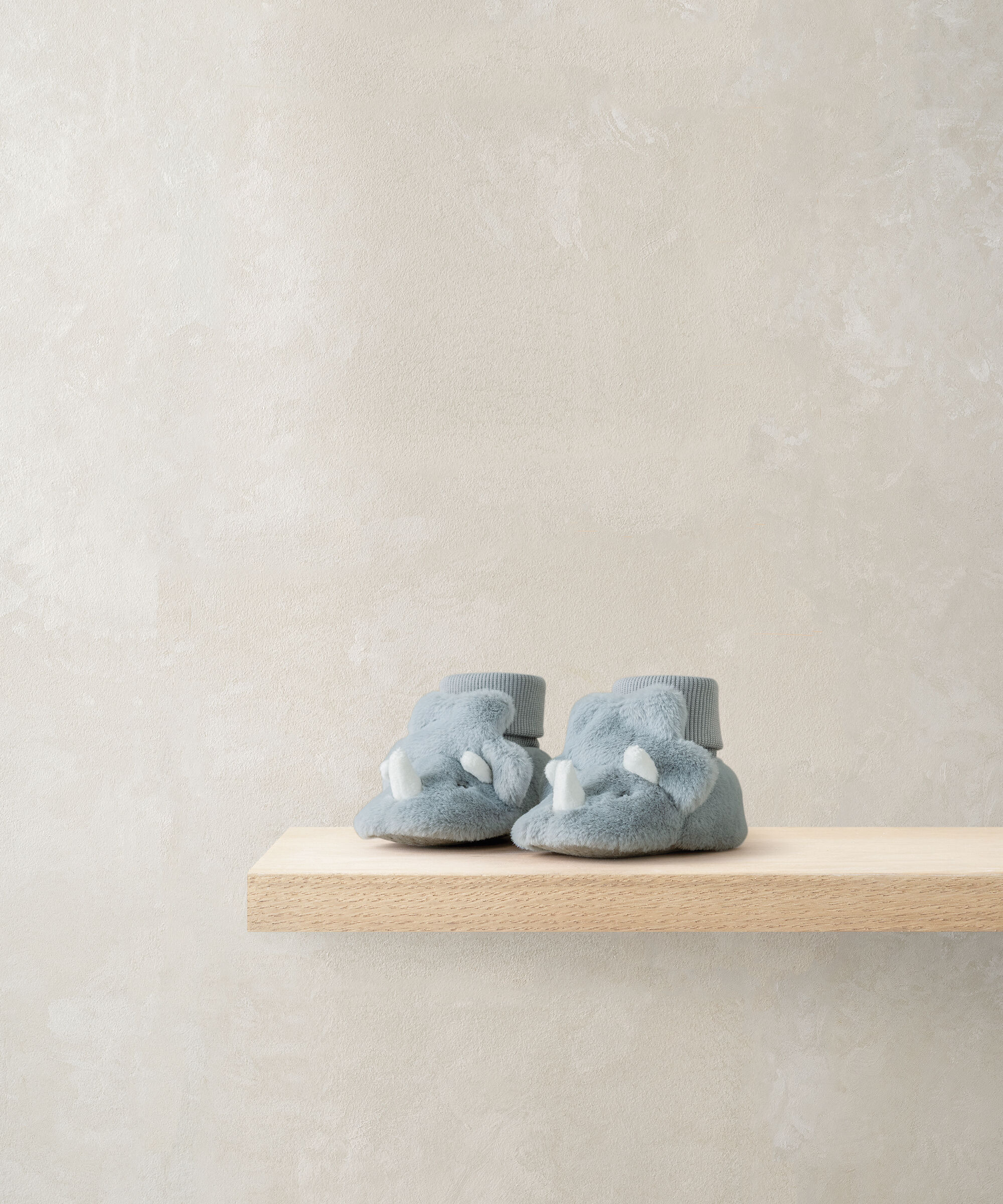 حذاء مفتوح من الخلف بتصميم ديناصور image number 1