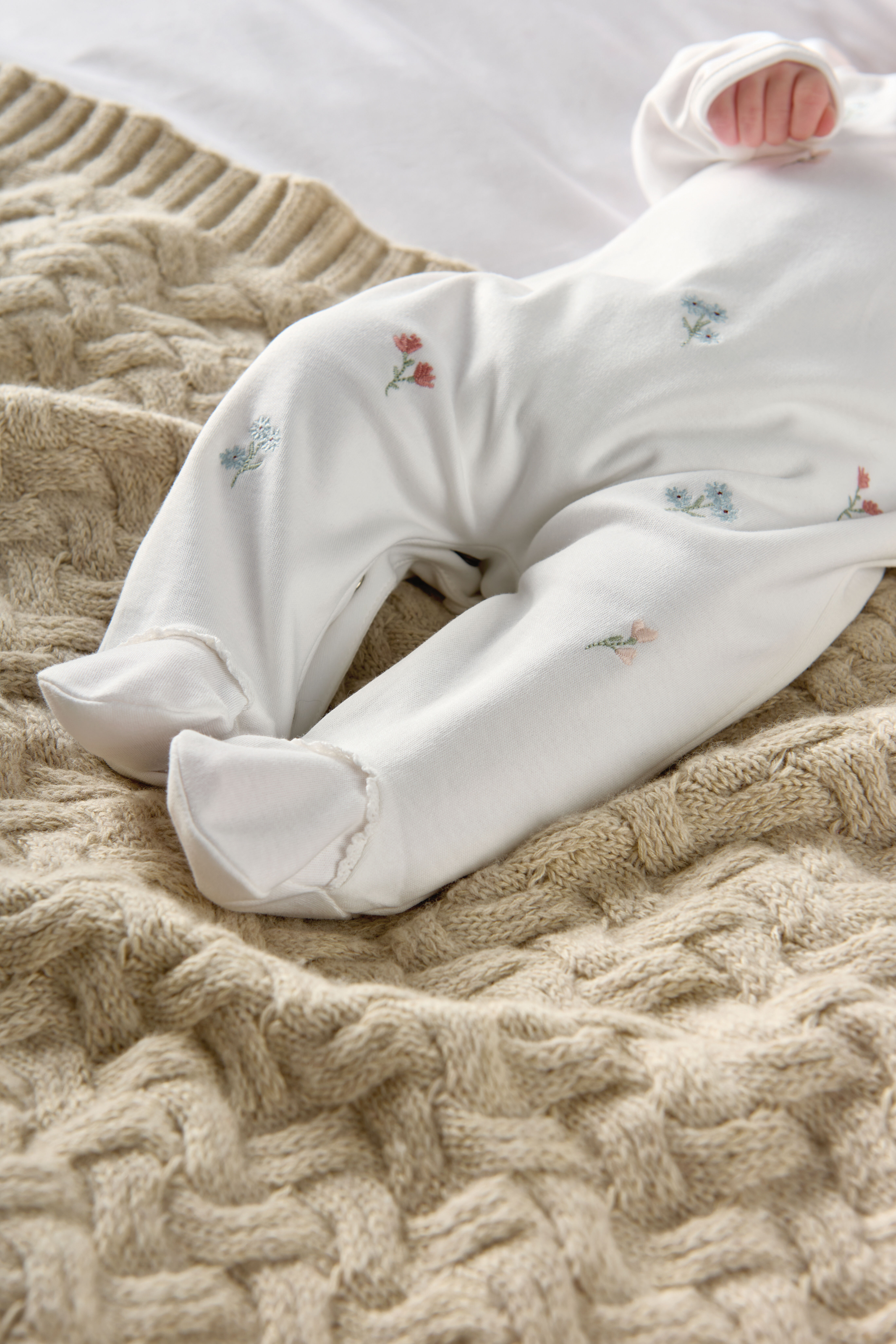 لباس الكل في واحد بتطريز زهور image number 3