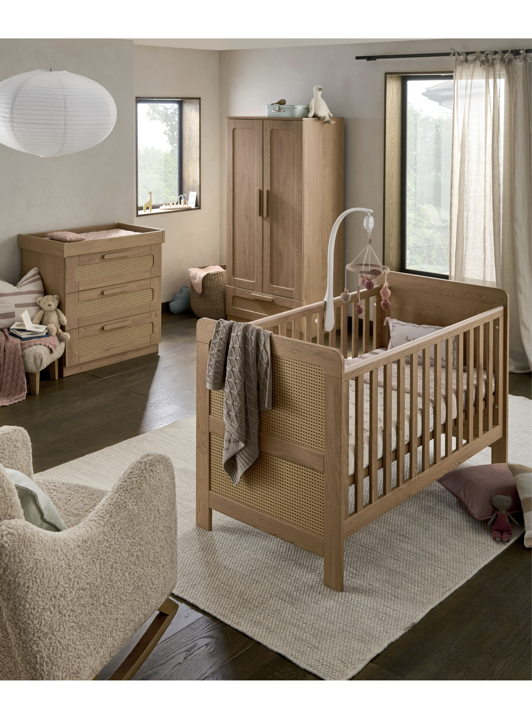 مجموعة مهد مع طاولة تغيير وخزانة ملابس إسنا (3 قطع)- راتان