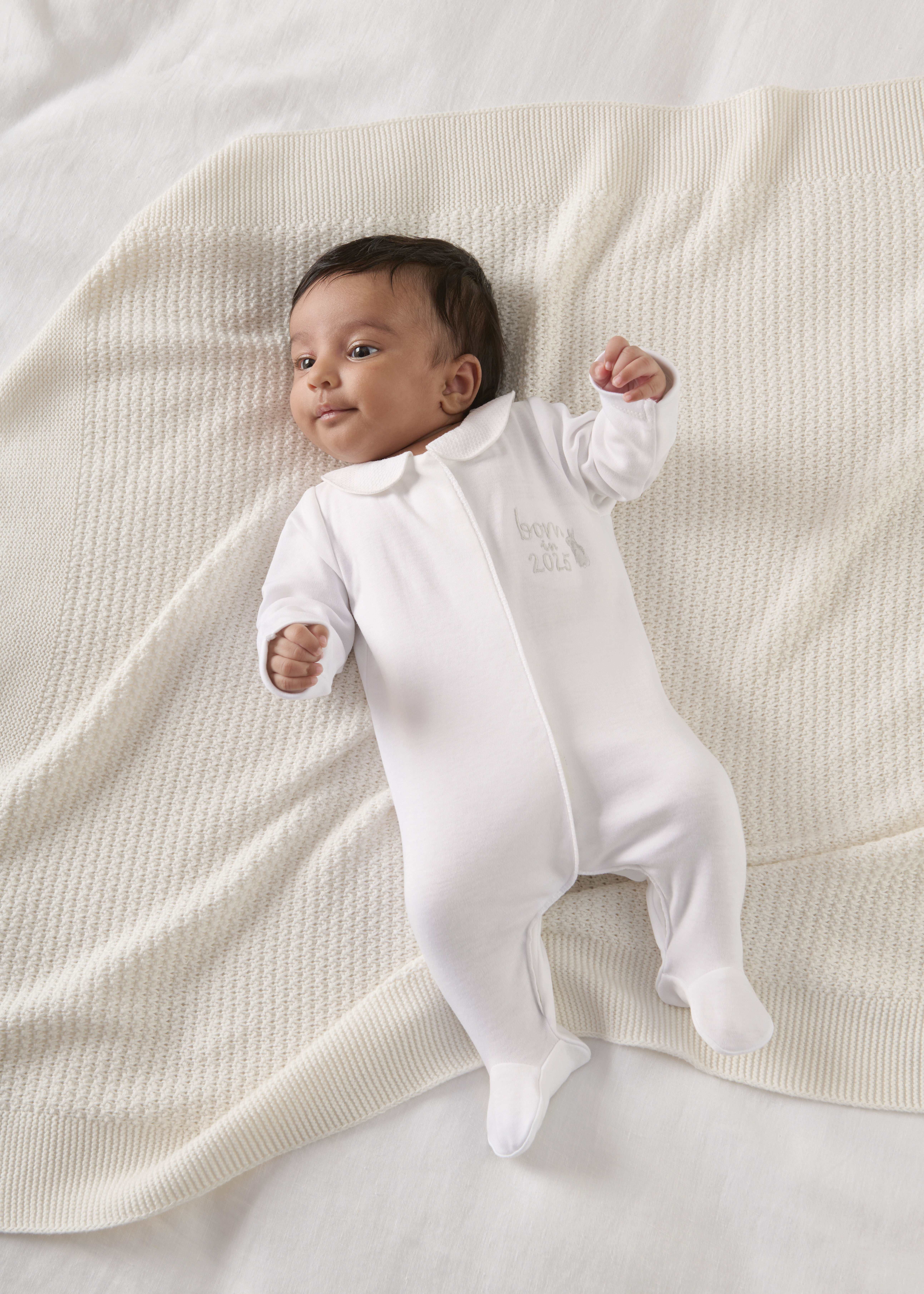 بيجاما قطعة واحدة بتطريز Born in 2025 image number 2