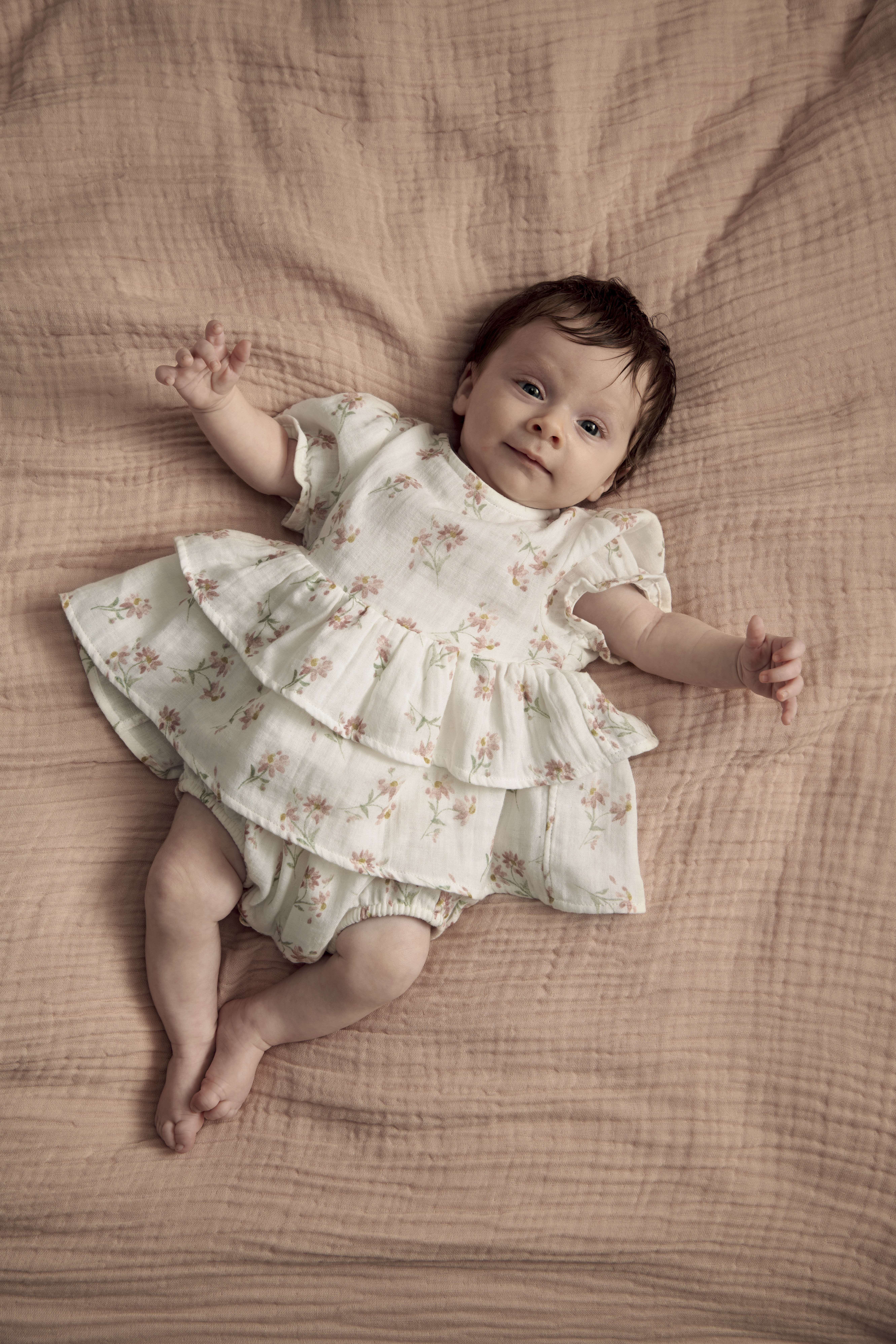 أفرول قصير بنقشة زهور أقحوان