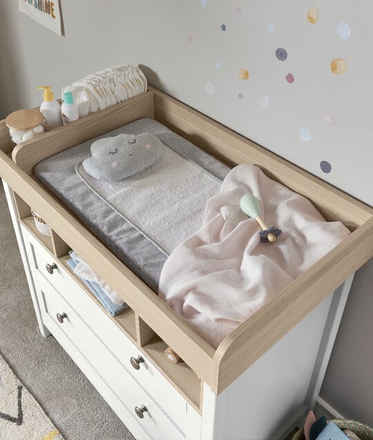 مجموعة هارويل مكوّنة من 3 قطع طقم سرير أطفال، خزانة تبديل، مراتب أساسية من الألياف - أبيض image number 12
