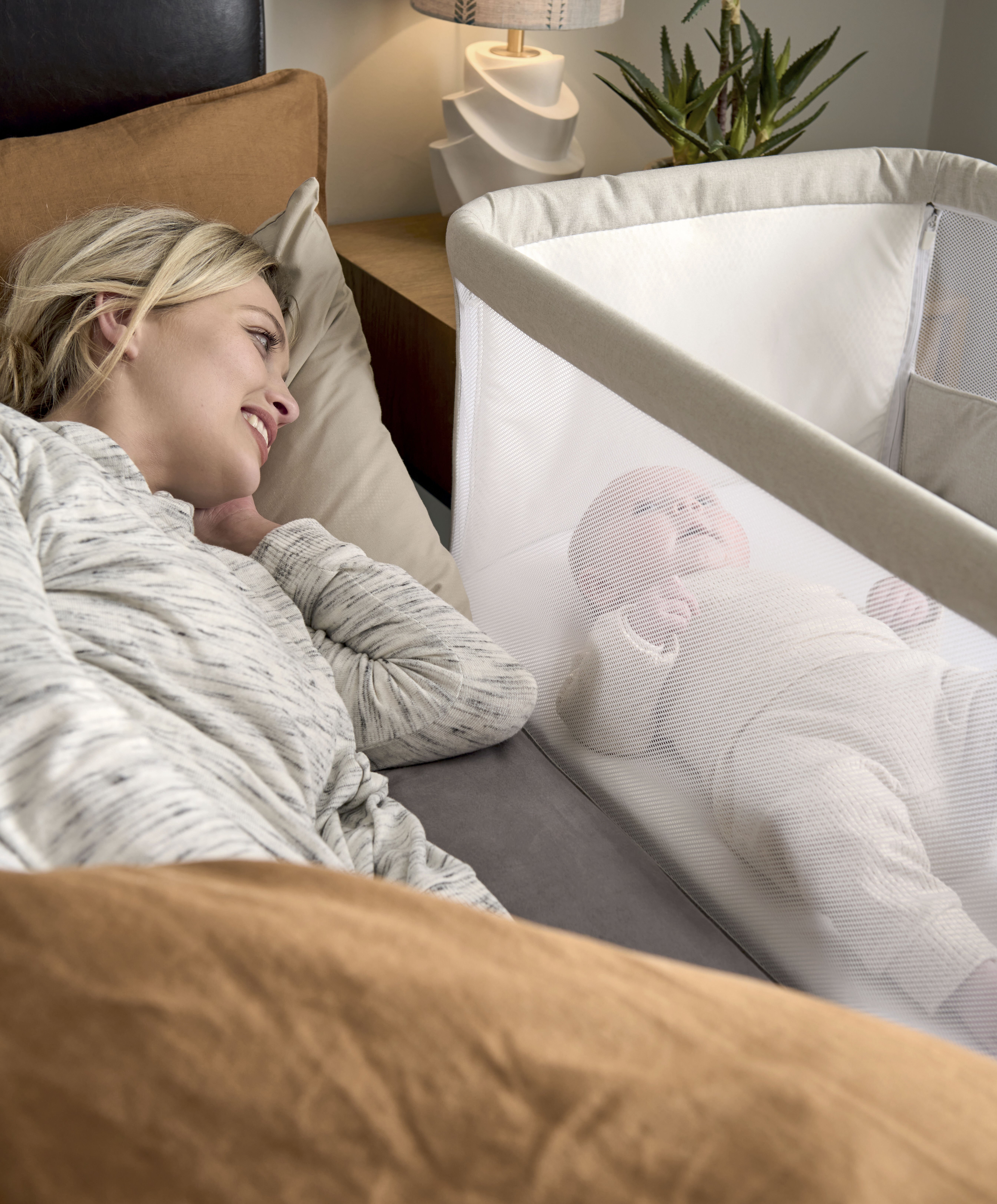 مهد لوا لجانب السرير - بيج image number 3