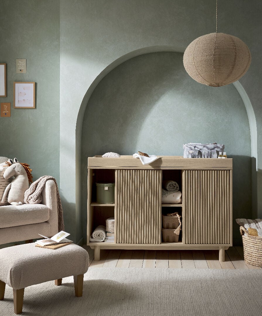 وحدة أدراج أوسكا واسعة بسطح للتغيير، باللون ناتورال/ أوك image number 5