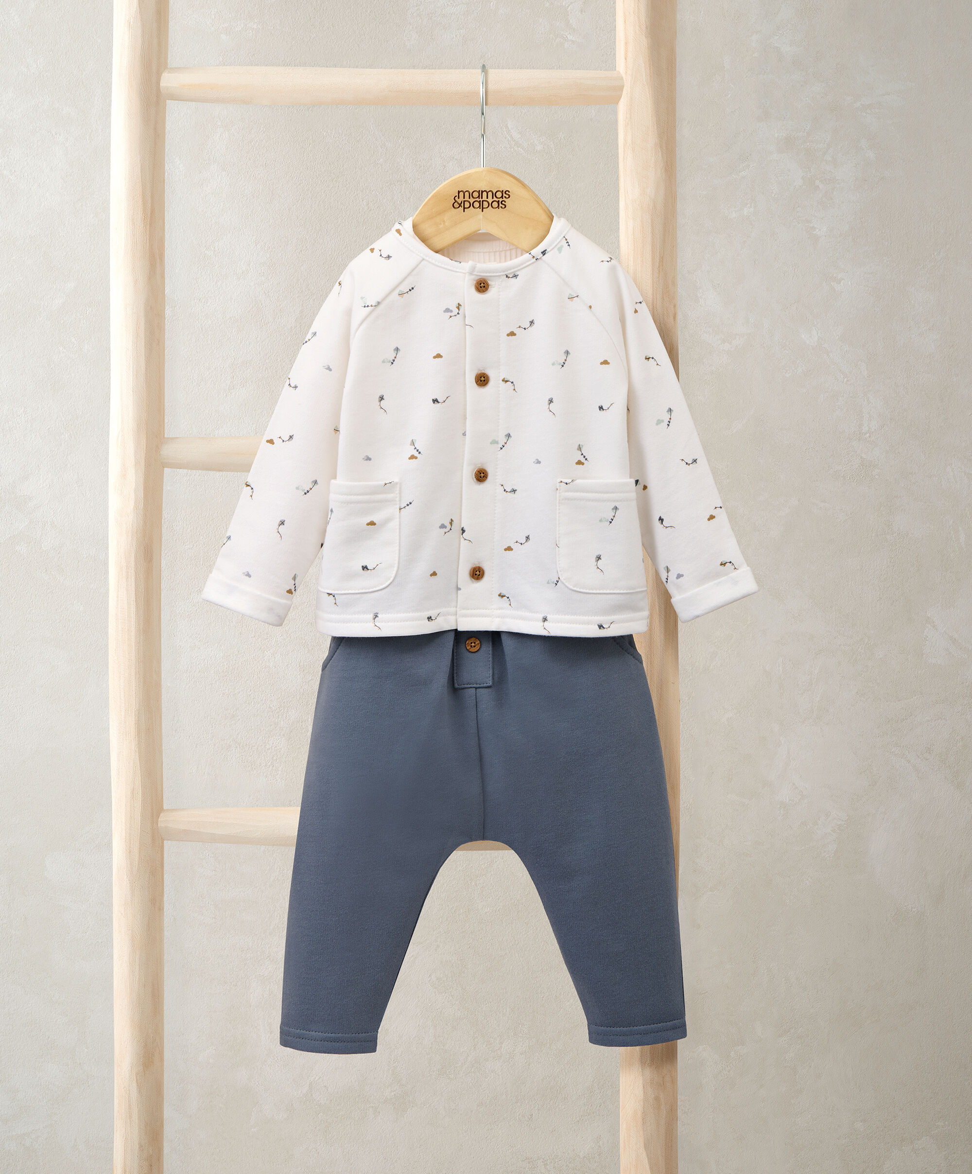 طقم جاكيت مزين بنقشة طائرات ورقية، ثلاث قطع image number 1