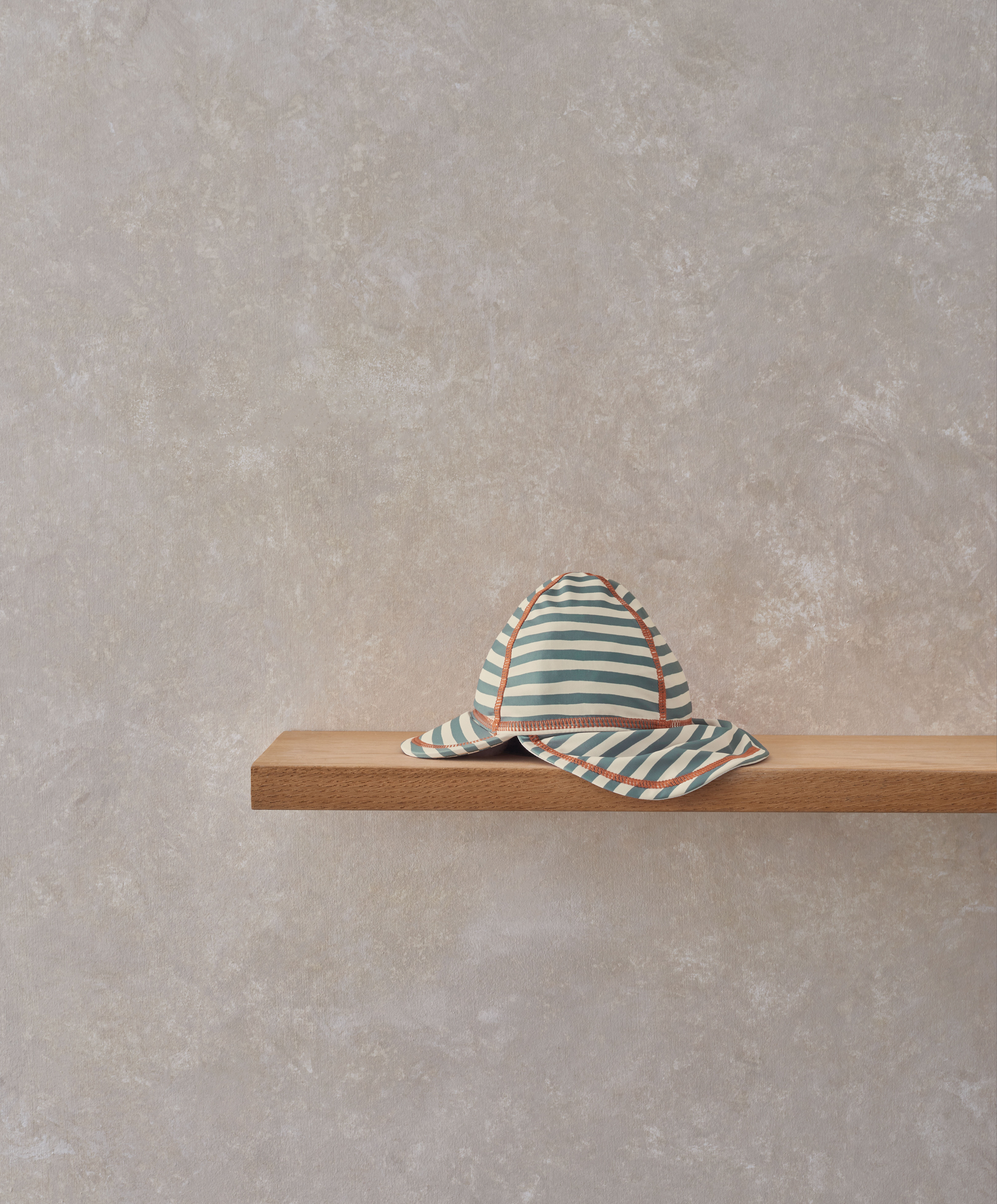 قبعة شمسية مخططة