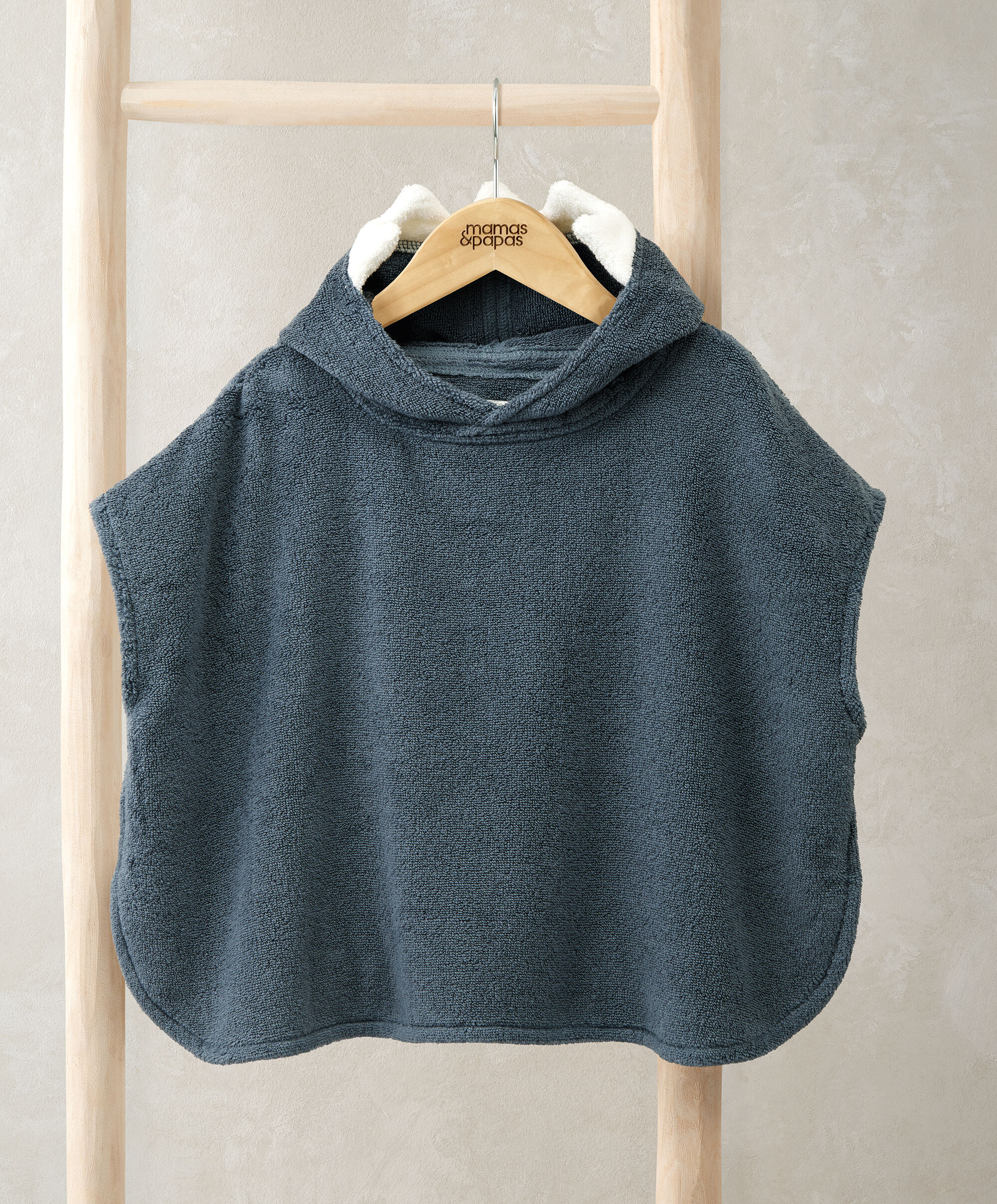 بونشو مزين بشخصية كرتونية