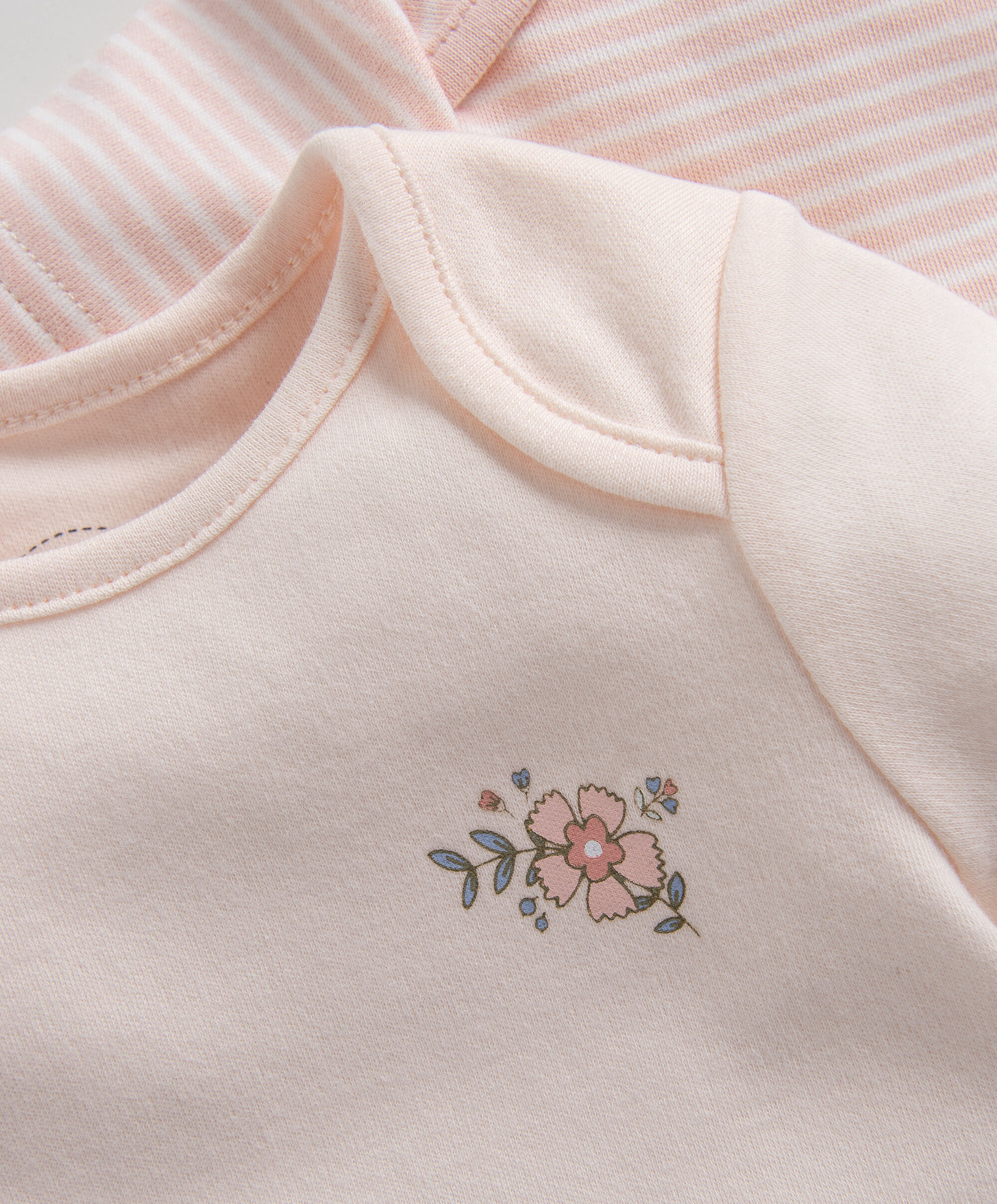 طقم بيجاما مخطط بلون وردي - قطعتان image number 2