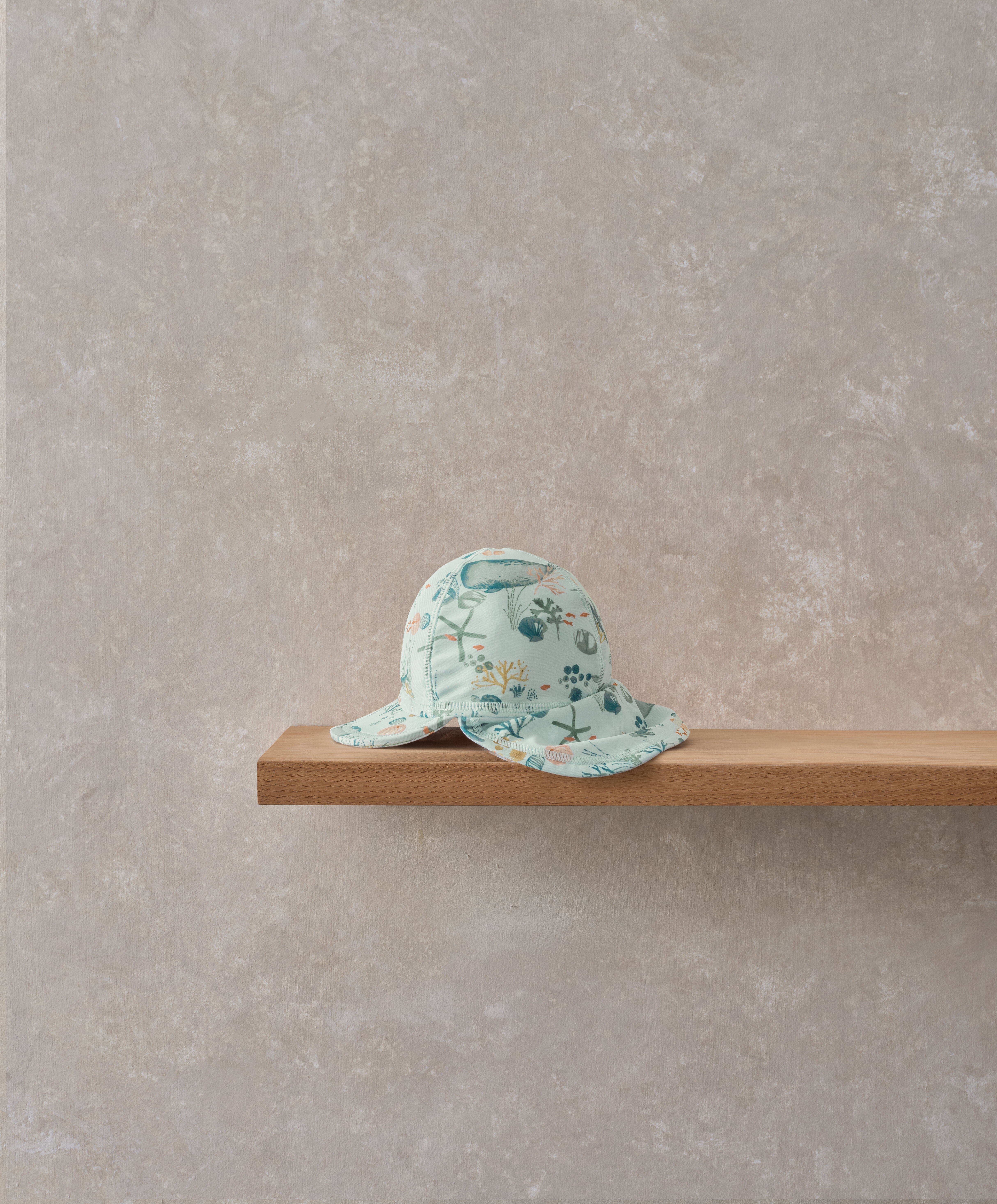 قبعة شمسية بنقشة حوت