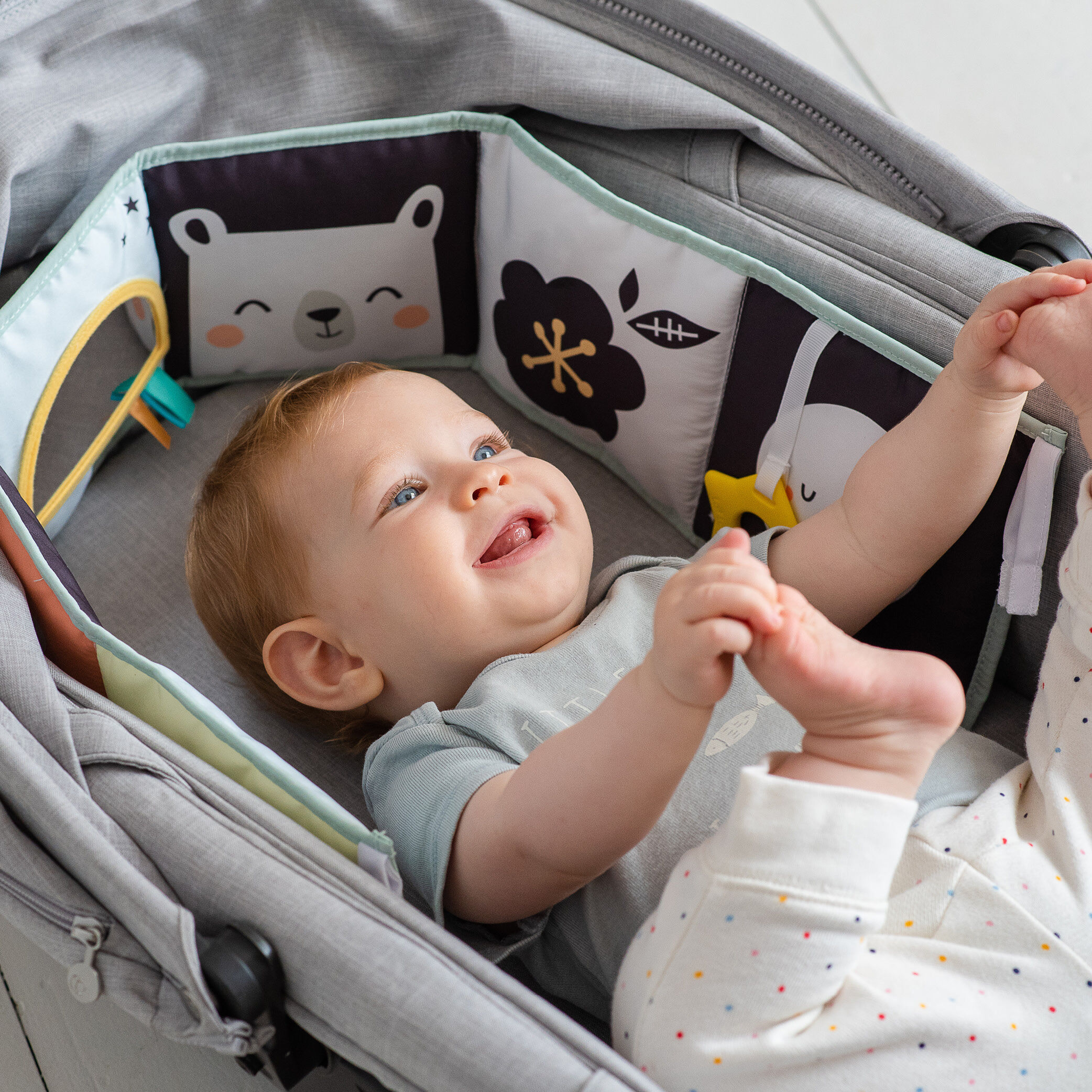 كتاب أنشطة نورث بول من تاف تويز image number 4