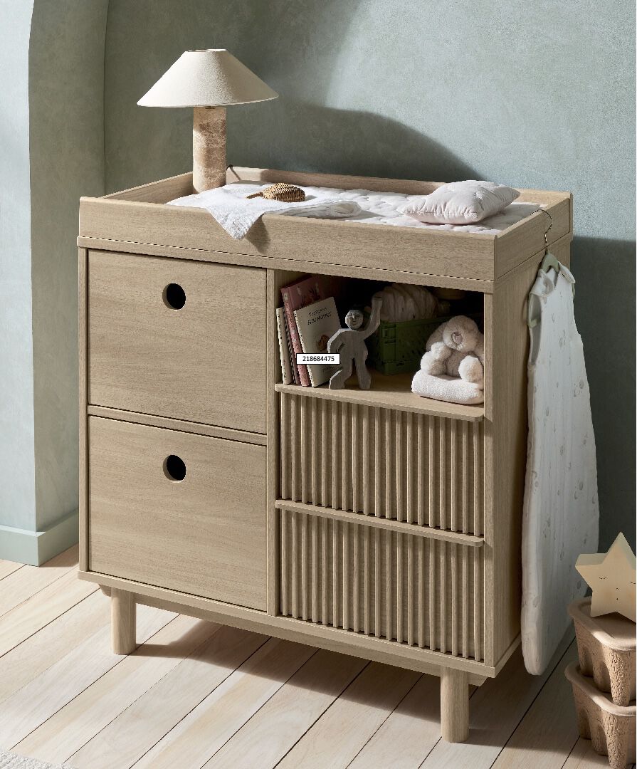 مجموعة سرير أطفال أوسكا ووحدة أدراج ضيقة وخزانة بلون اوك، 3 قطع image number 4