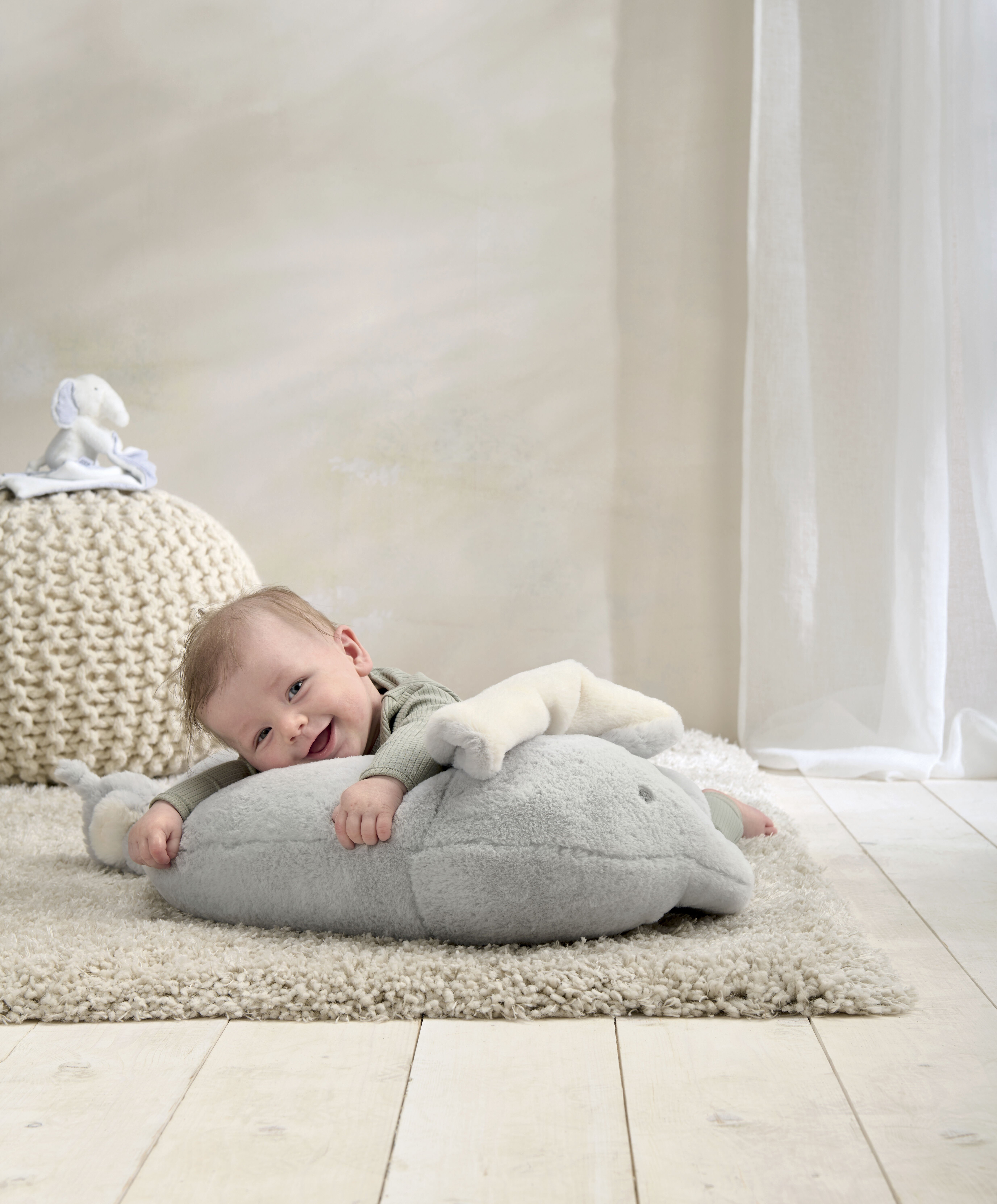 وسادة سناغل لأوقات الاستلقاء على البطن بتصميم فيل - ويلكم تو ذا وورلد image number 3