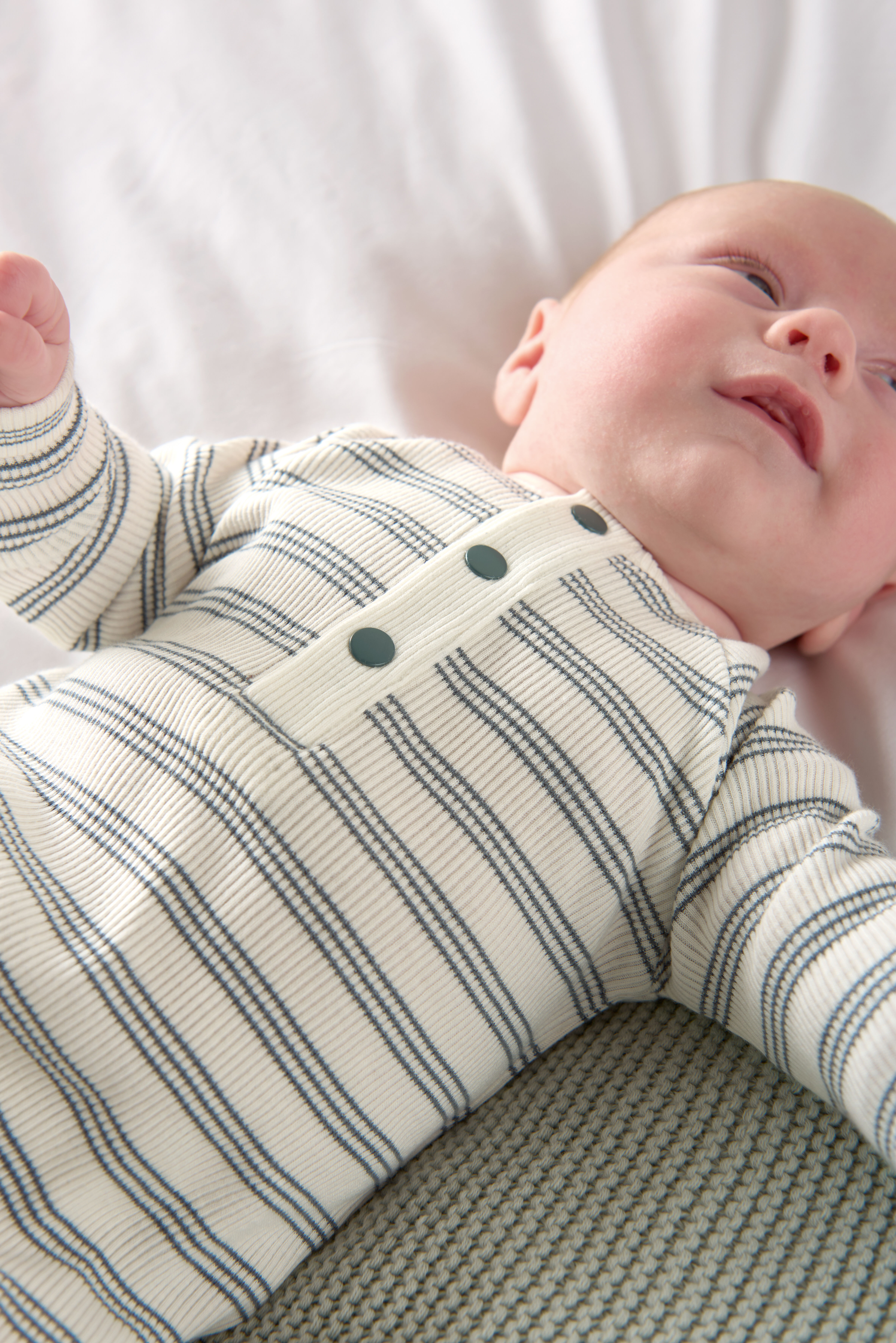 لباس الكل في واحد بنسيج مضلع ومخطط image number 5