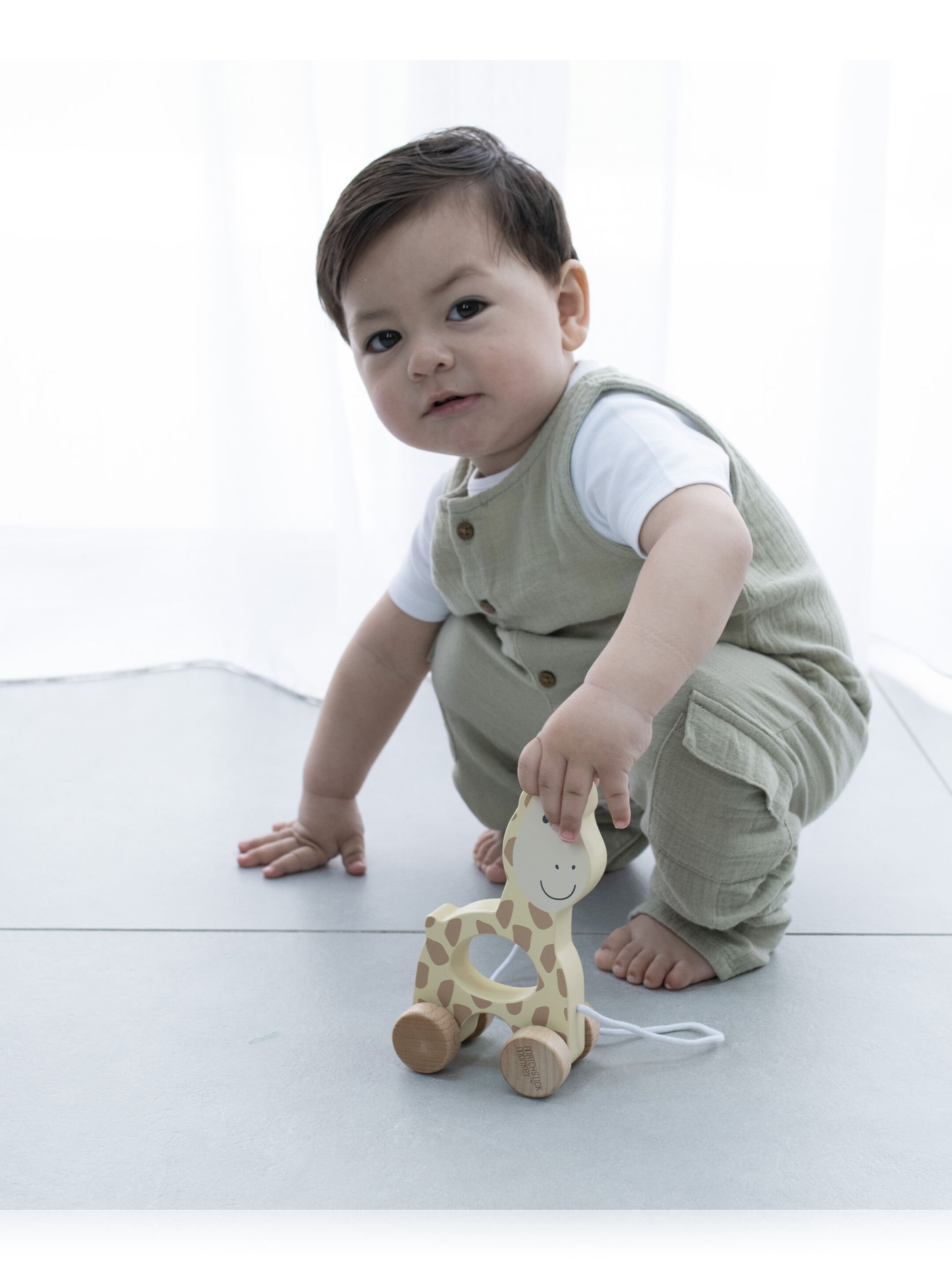 لعبة قابلة للجر بتصميم الزرافة جيجي من ماتشستيك مونكي