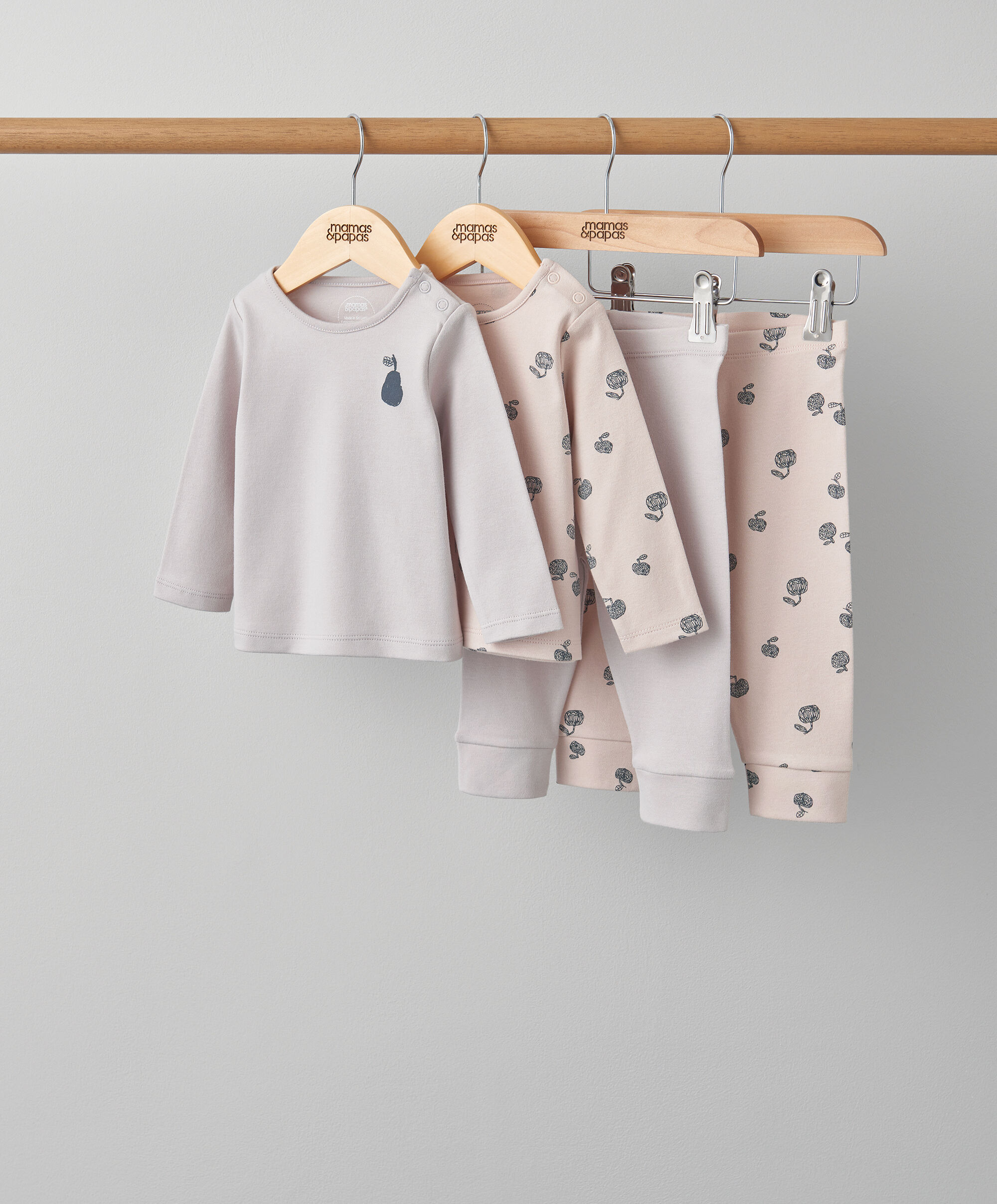 طقم بيجاما بنقشة فواكه وأكمام طويلة - قطعتان image number 1