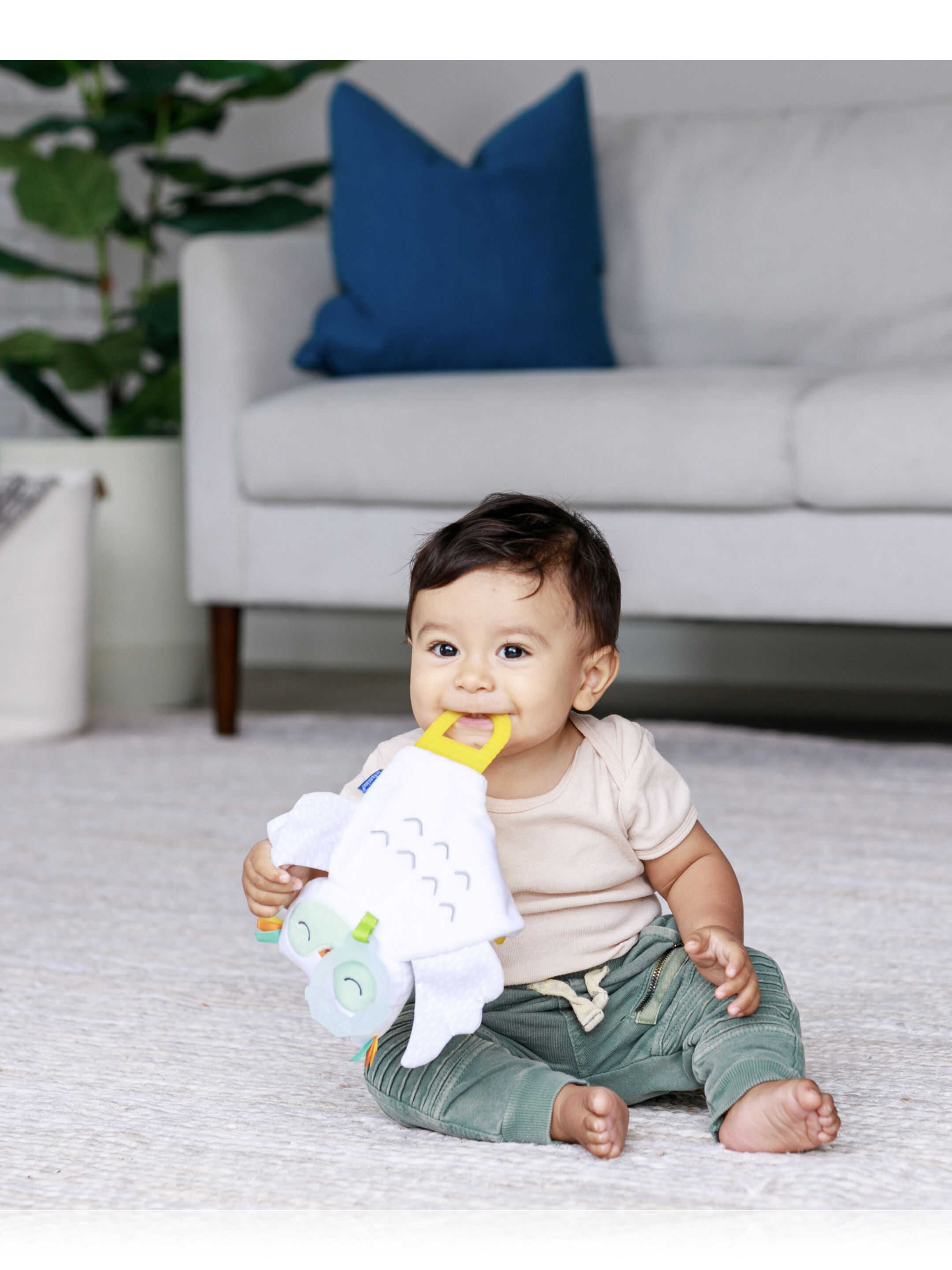 دمية وحلقة تسنين بتصميم بومة تضيء في الظلام من إنفانتينو image number 3