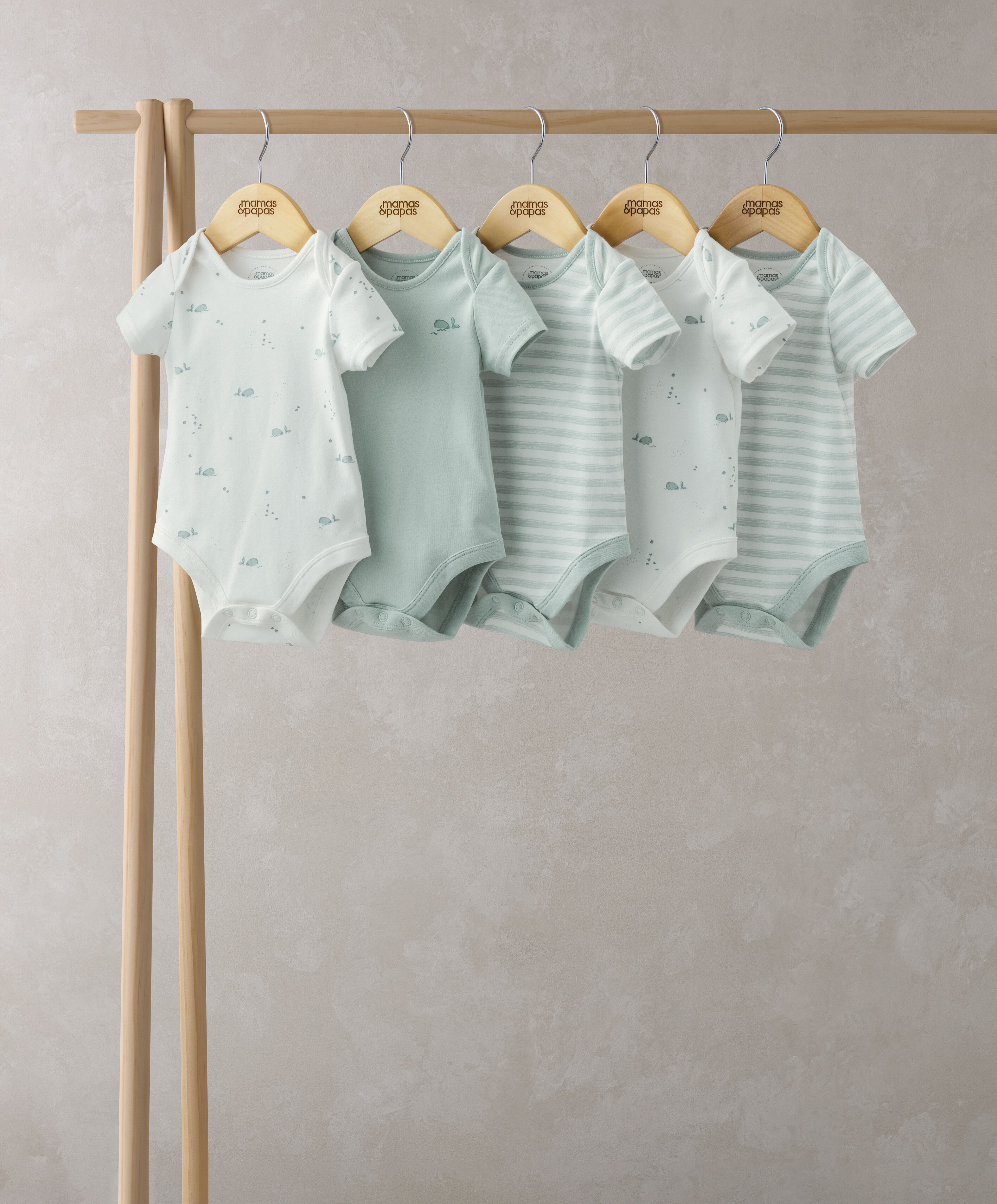 طقم لباس قطعة واحدة بأكمام قصيرة ونقشة حوت - 5 قطع