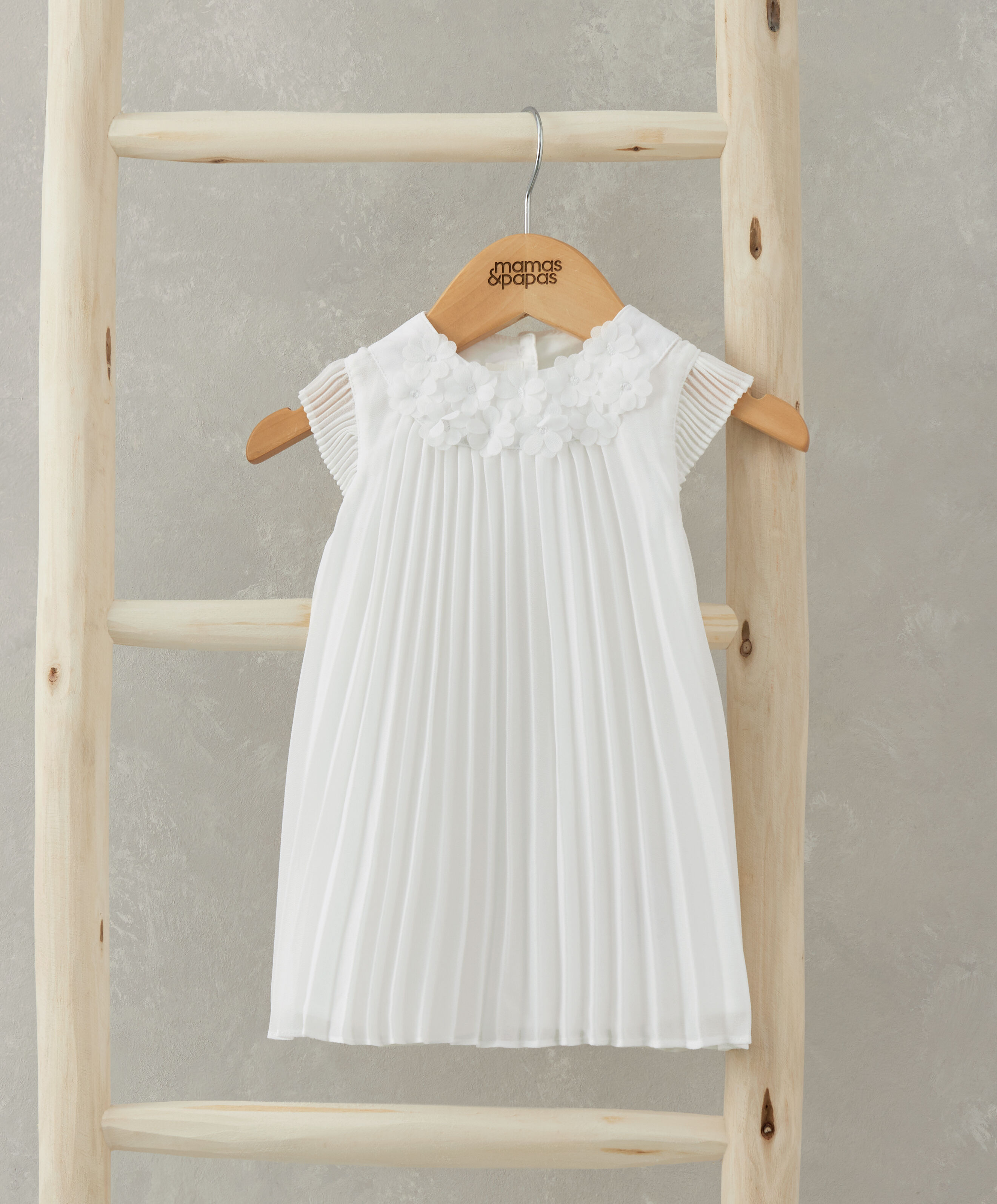 فستان بطيات